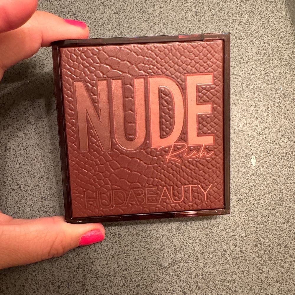 HUDA beauty rich nudes